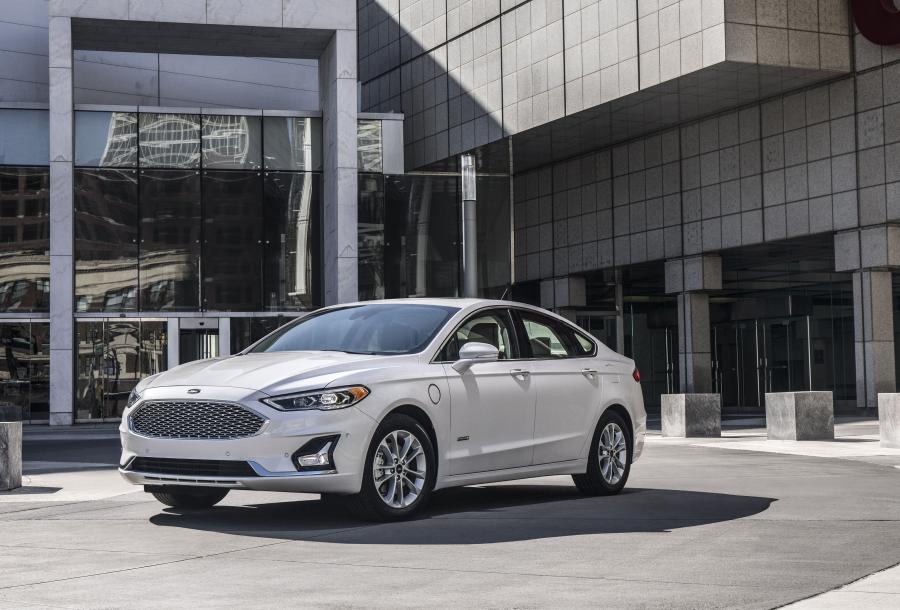  Ford Fusion Energi 2018 года  (фото 5 из 26)